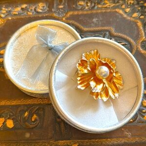 Vintage Flower Brooch/Pendant